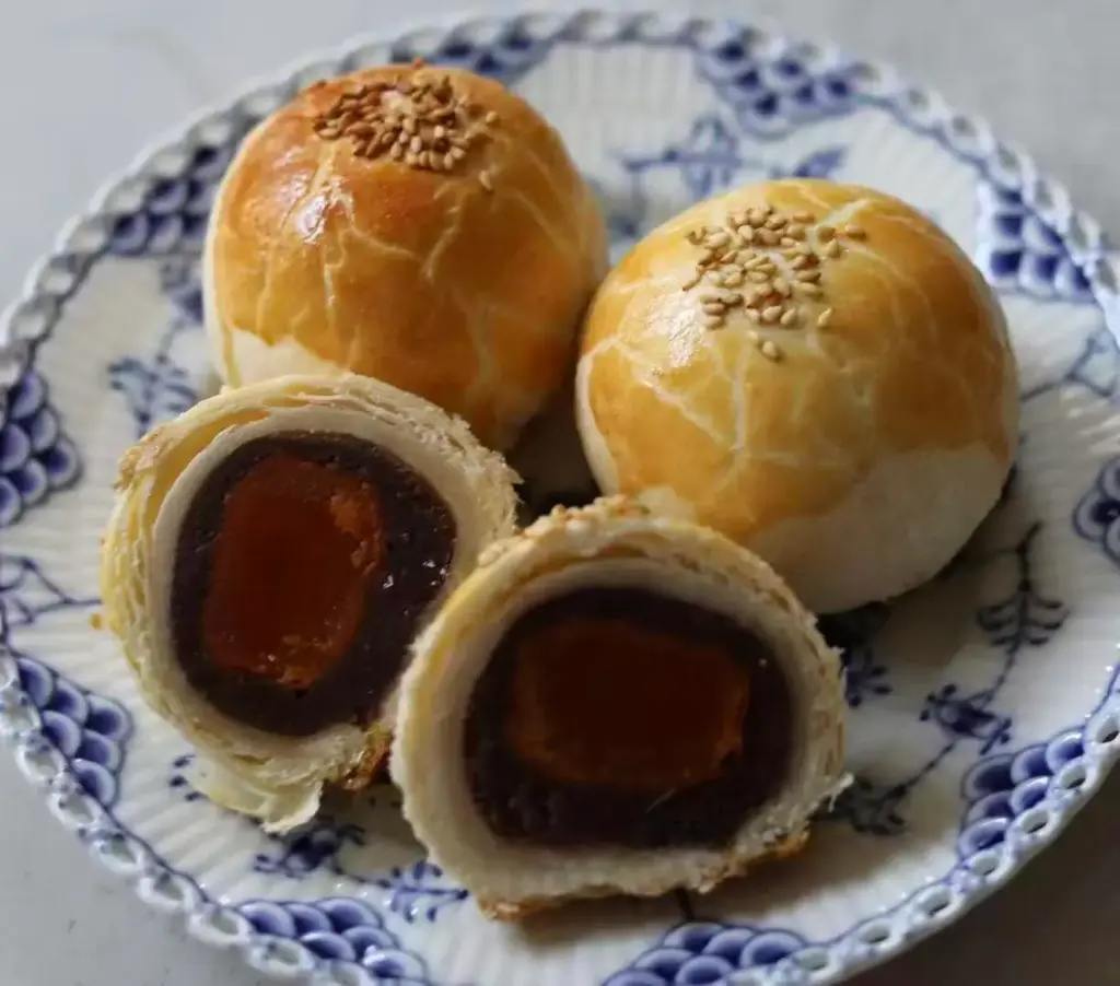 Egg Yolk Pastry (M. PK Floss)