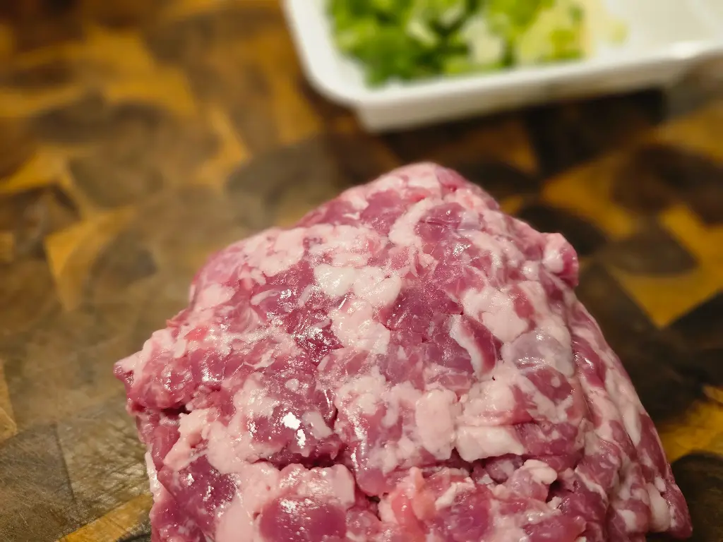 梅花肉馅（冻）大颗粒 - 2LB (2lb)